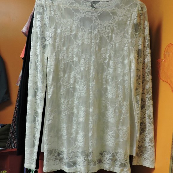 BOZZOLO woman's sheer Lacey top  sz Large  cream - Picture 2 of 6